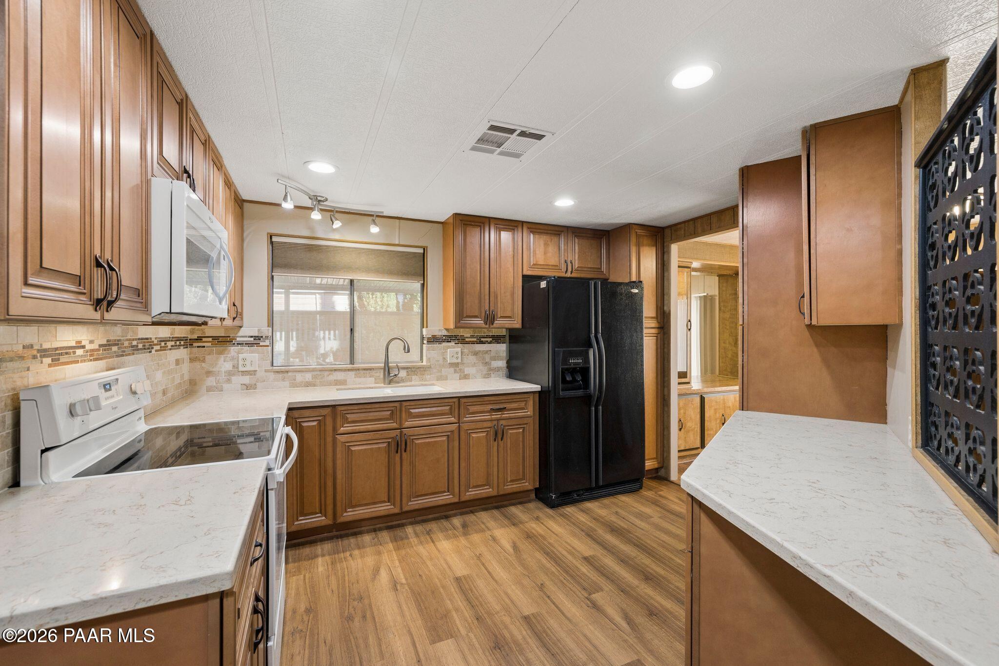 17441 East Bob White Road Mayer, AZ 86333 - Photo 4 of 30 Kitchen