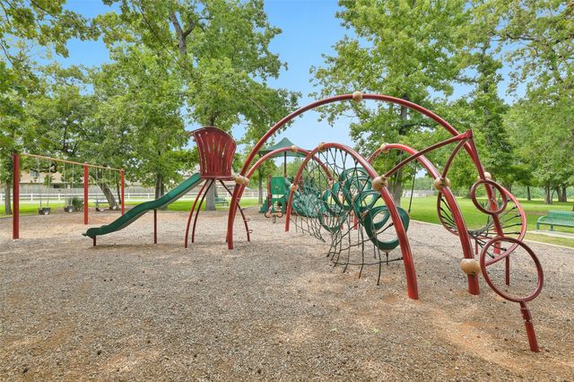 a view of a house with a big yard