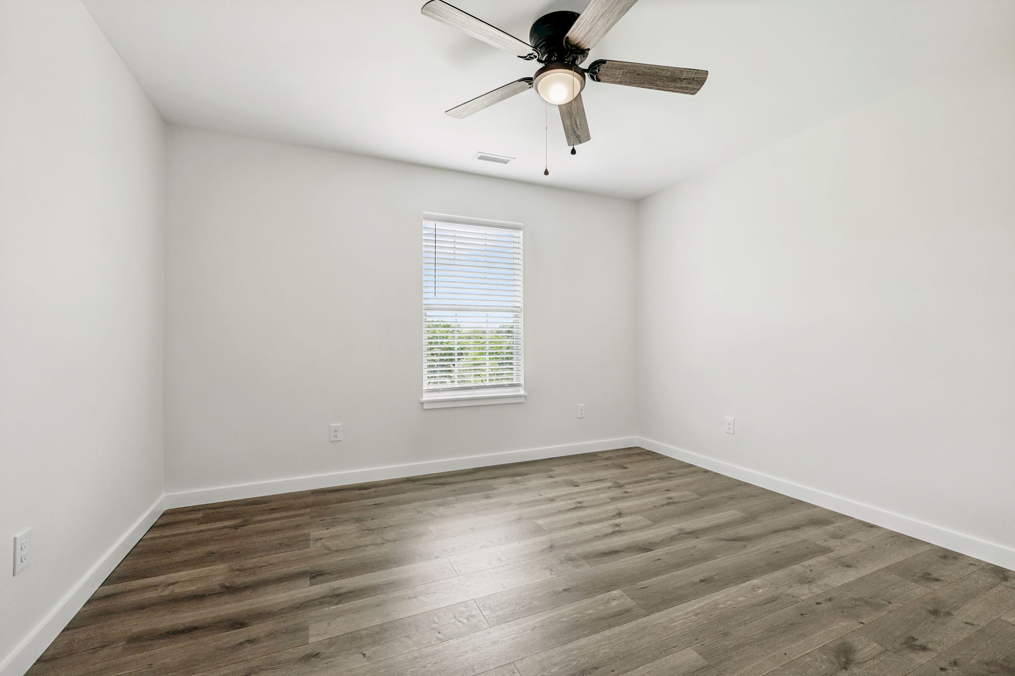 0 Alice Preston Loop Gordonsville, TN 38563 - Photo 21 of 25 an empty room with a window and a ceiling fan