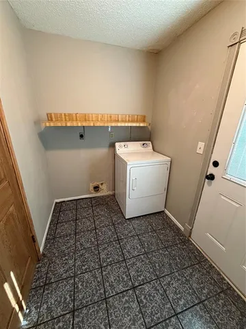 $1,875 | 813 County Road 3680, Paradise, TX 76073