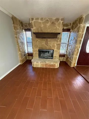 $1,875 | 813 County Road 3680, Paradise, TX 76073