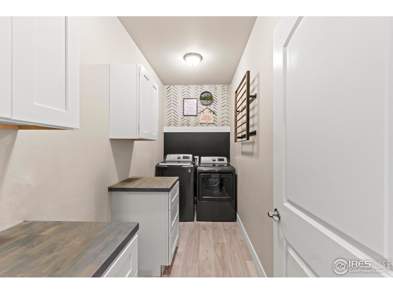 1216 Muskox Street Severance, CO 80550 - Photo 25 of 37 a kitchen view with granite countertop a stove and a refrigerator