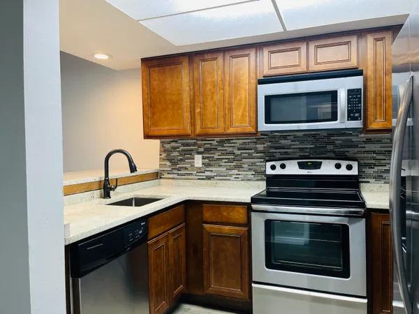 $1,100 | 3042 Sir Hamilton Circle, Unit 6, Titusville, FL 32780