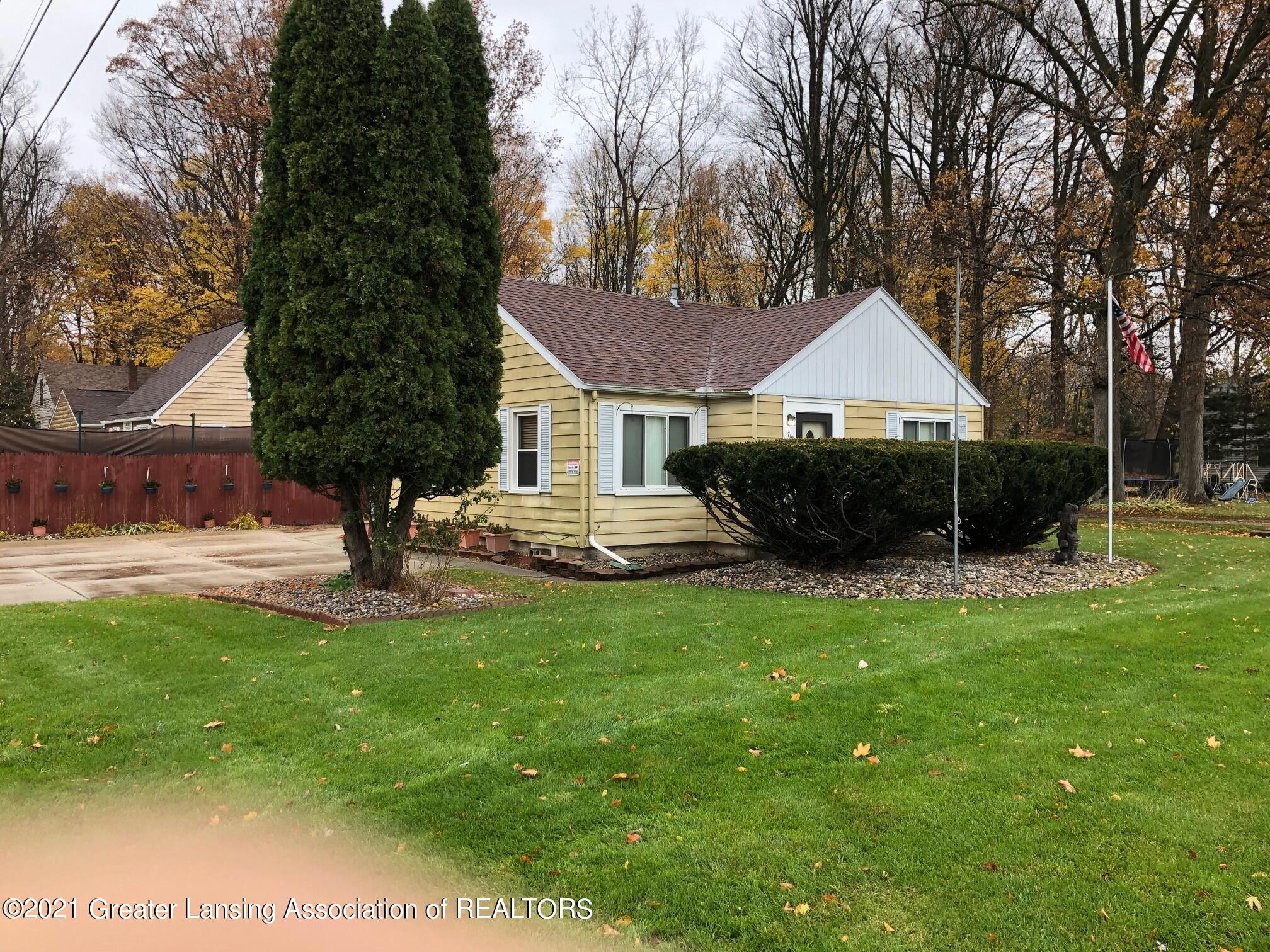 1719 East Jolly Road Lansing, MI 48910 - Photo 1 of 10 Front of House