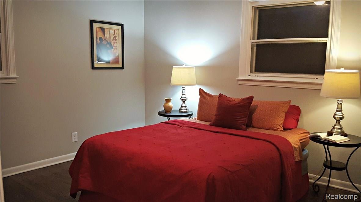 395 Willow Tree Lane Rochester, MI 48306 - Photo 12 of 21 12-bedroom-master.jpg