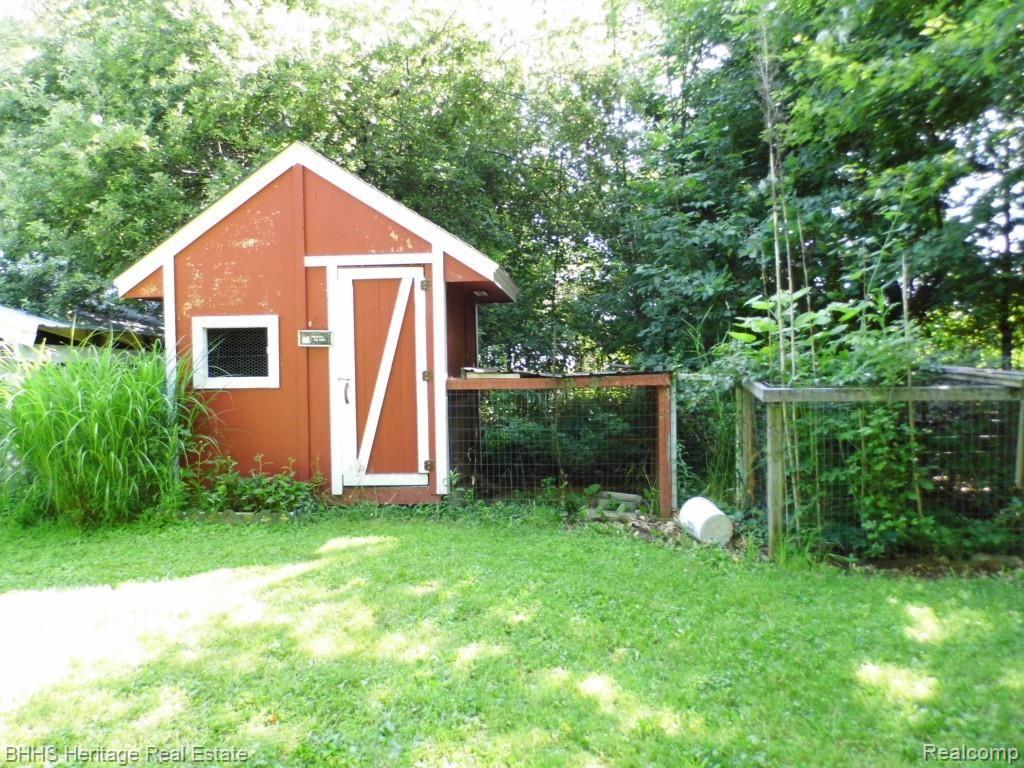 6950 West Sober Road Fowlerville, MI 48836 - Photo 6 of 32 Chicken Coop