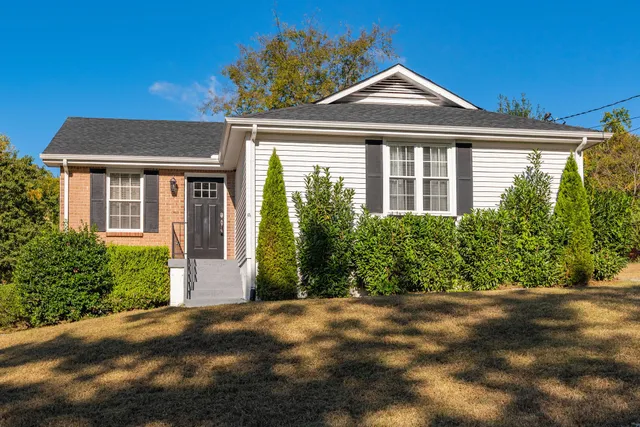 $349,900 | 633 Debbie Drive, Hermitage, TN 37076