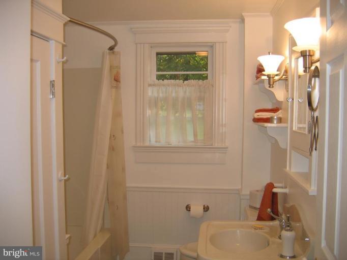 2634 Chain Bridge Road Vienna, VA 22181 - Photo 2 of 15 Bath #1