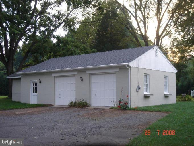 2634 Chain Bridge Road Vienna, VA 22181 - Photo 12 of 15 Garage 1
