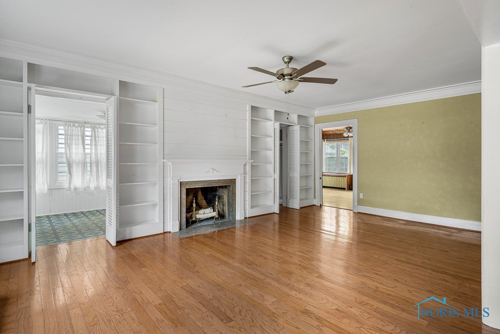 3327 Pelham Road Toledo, OH 43606 - Photo 7 of 42 Living Room