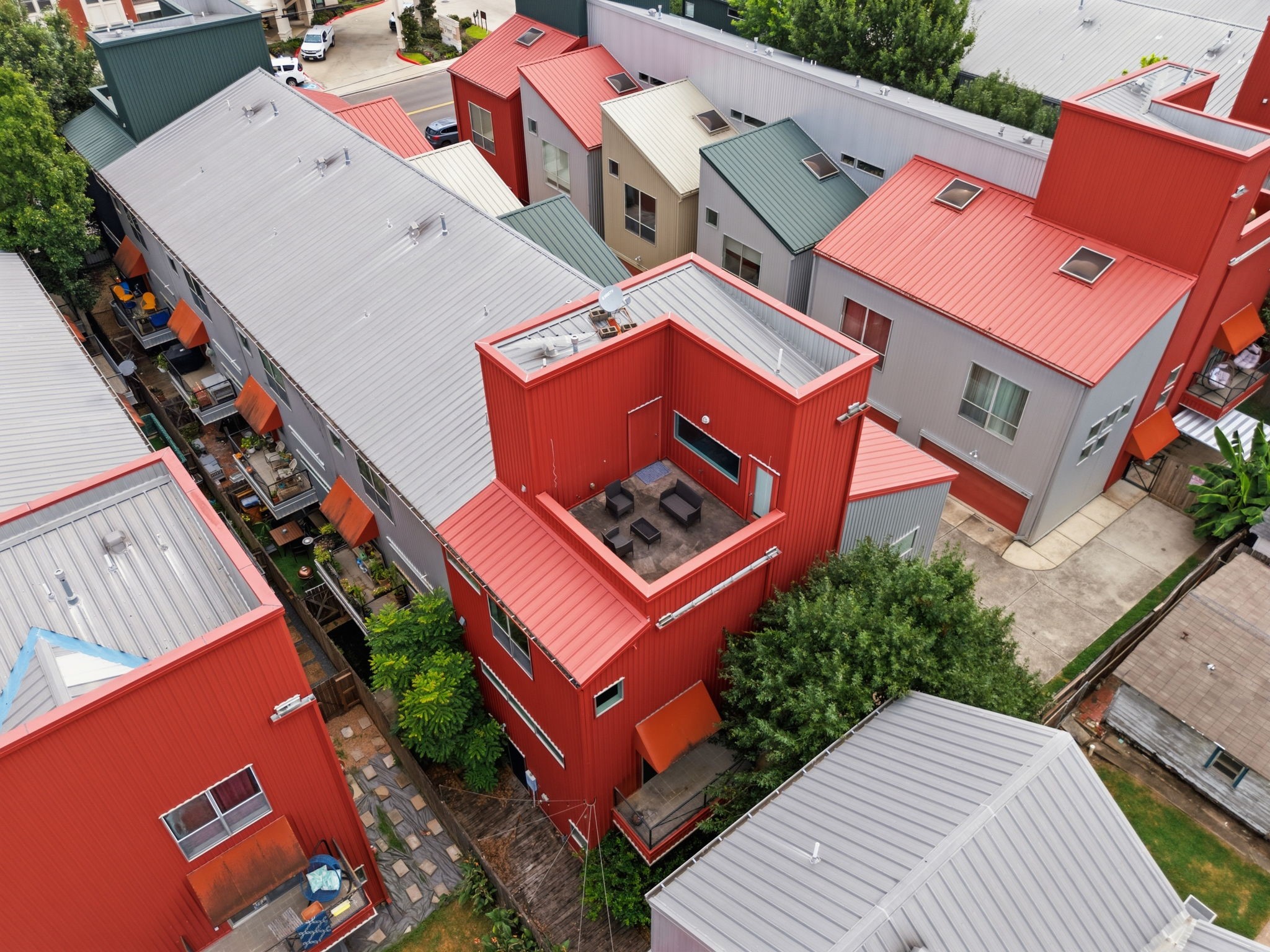 2934 Commerce Street Houston, TX 77003 - Photo 26 of 44 an aerial view of a house with a yard