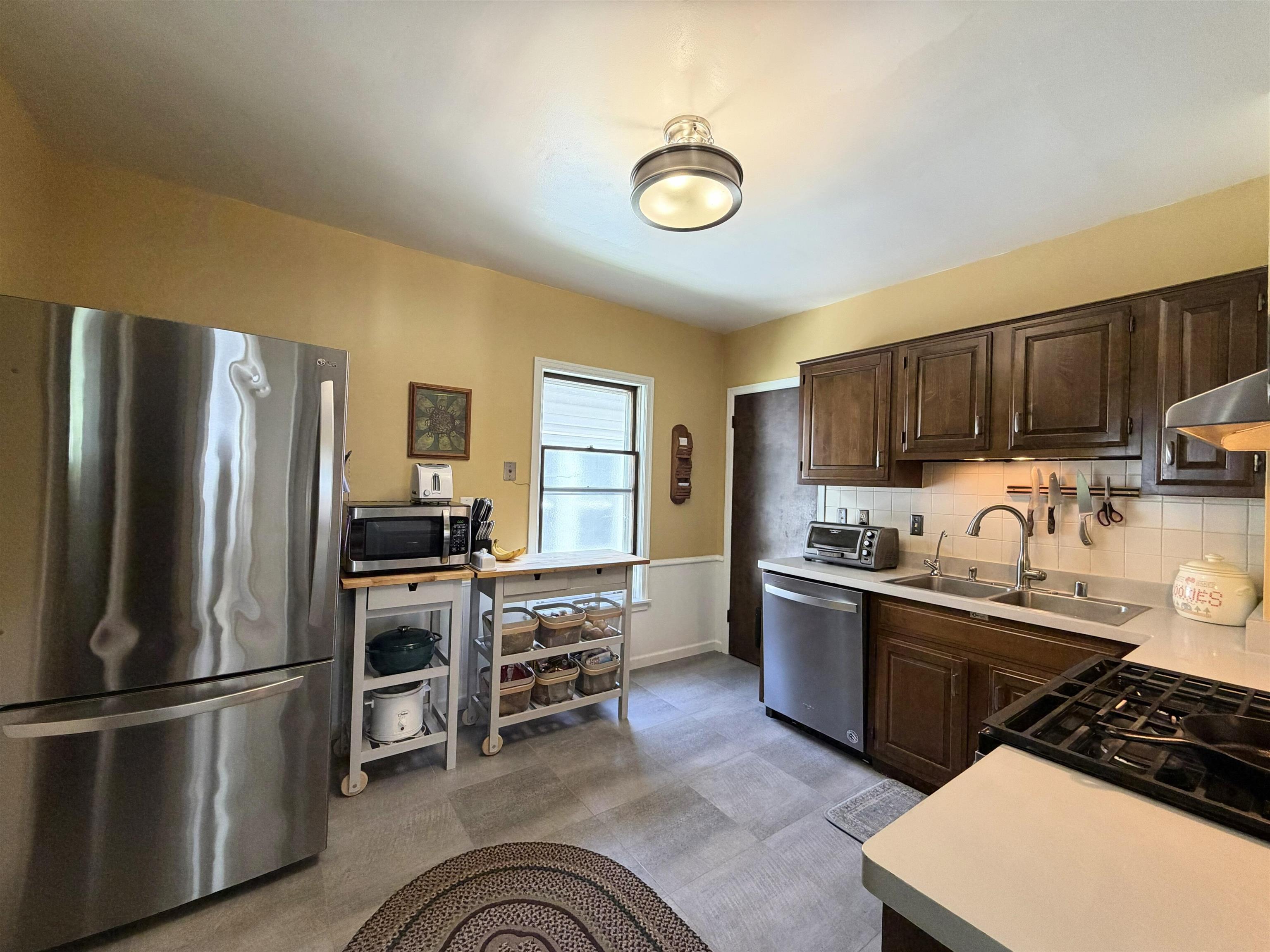 182 Ryan Street Madison, WI 53704 - Photo 12 of 32