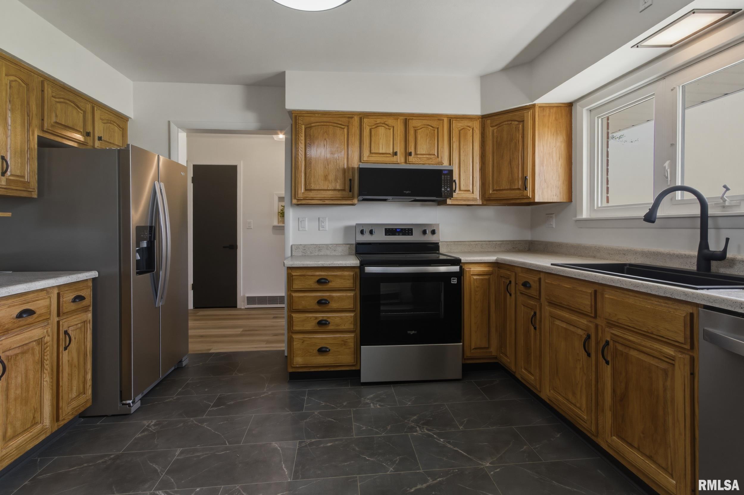 15465 Highway 67 Macomb, IL 61455 - Photo 7 of 40