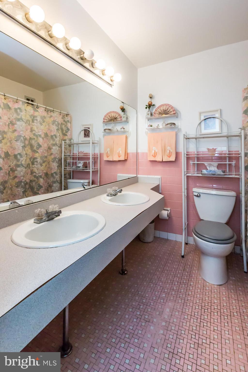 9730 Morefield Road Philadelphia, PA 19115 - Photo 22 of 23 Hall Full Bath
