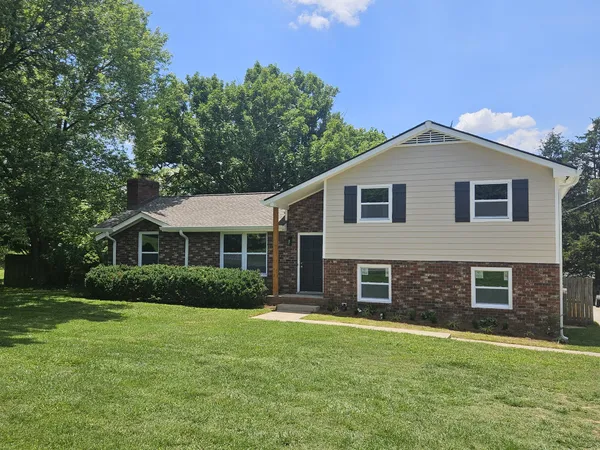 $419,900 | 258 Indian Lake Road, Hendersonville, TN 37075