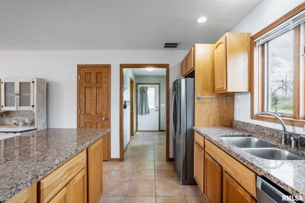 $310,000 | 450 Clark School Road, De Soto, IL 62924