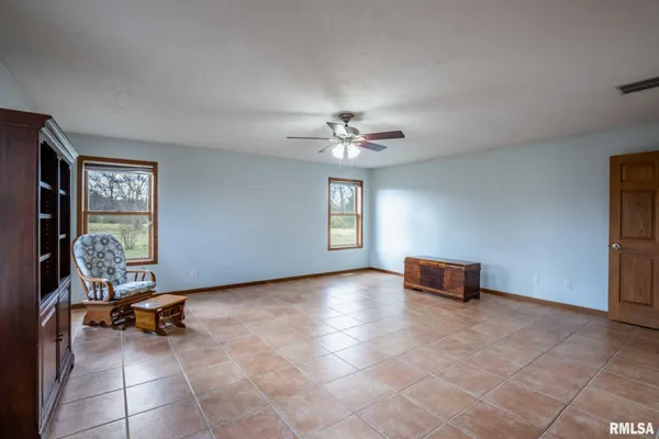 $310,000 | 450 Clark School Road, De Soto, IL 62924