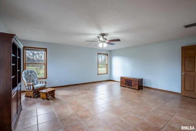 $325,000 | 450 Clark School Road, De Soto, IL 62924