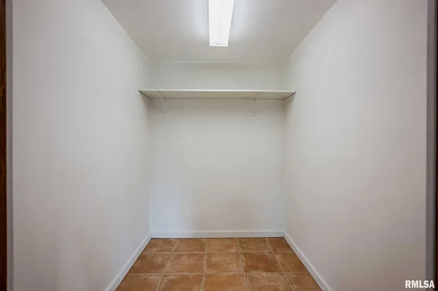 $325,000 | 450 Clark School Road, De Soto, IL 62924