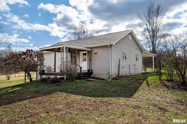$310,000 | 450 Clark School Road, De Soto, IL 62924