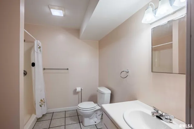 $325,000 | 450 Clark School Road, De Soto, IL 62924