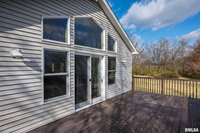 $325,000 | 450 Clark School Road, De Soto, IL 62924