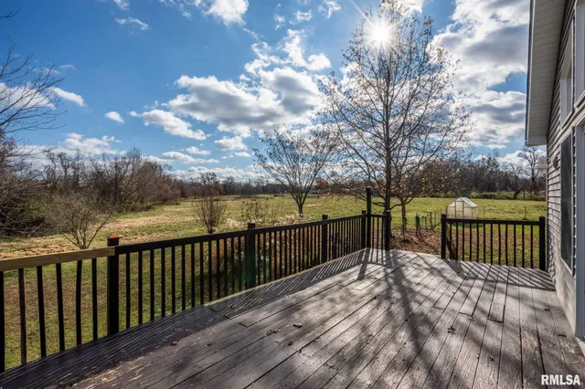 $325,000 | 450 Clark School Road, De Soto, IL 62924