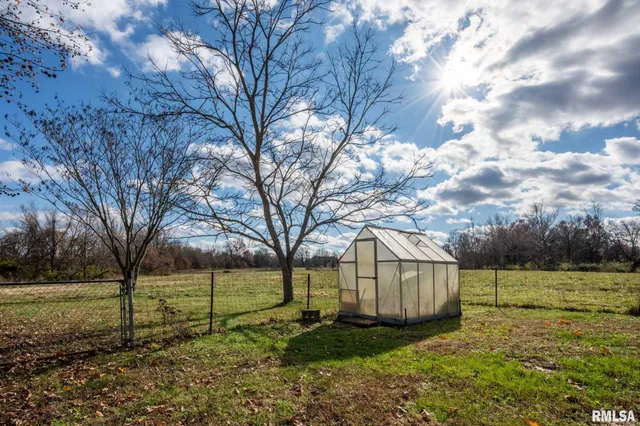 $325,000 | 450 Clark School Road, De Soto, IL 62924