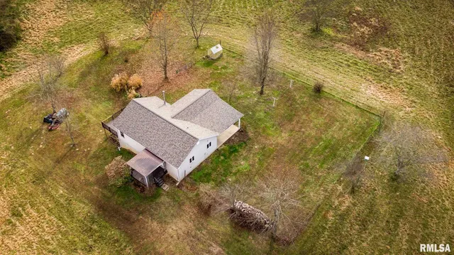 $325,000 | 450 Clark School Road, De Soto, IL 62924