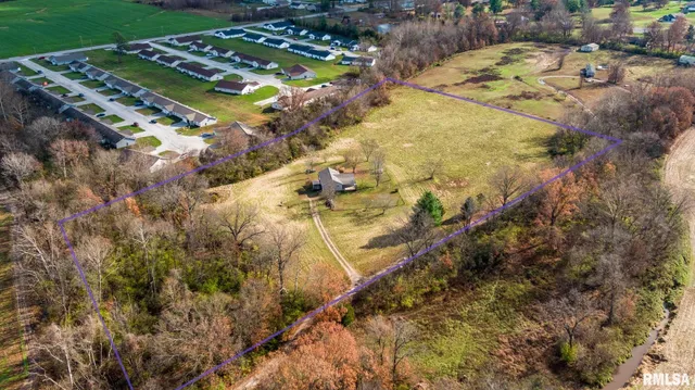 $325,000 | 450 Clark School Road, De Soto, IL 62924