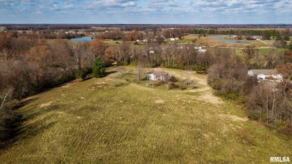 $310,000 | 450 Clark School Road, De Soto, IL 62924