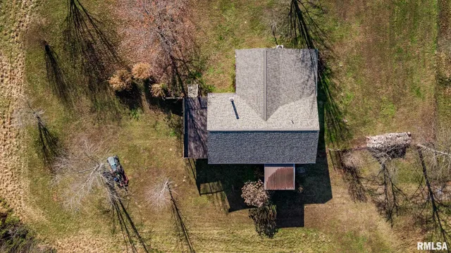 $325,000 | 450 Clark School Road, De Soto, IL 62924