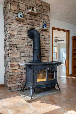 $325,000 | 450 Clark School Road, De Soto, IL 62924