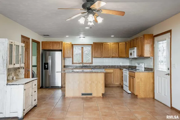 $310,000 | 450 Clark School Road, De Soto, IL 62924