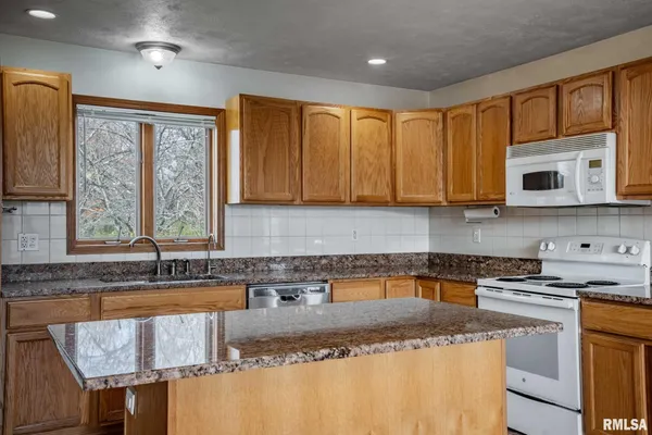 $310,000 | 450 Clark School Road, De Soto, IL 62924