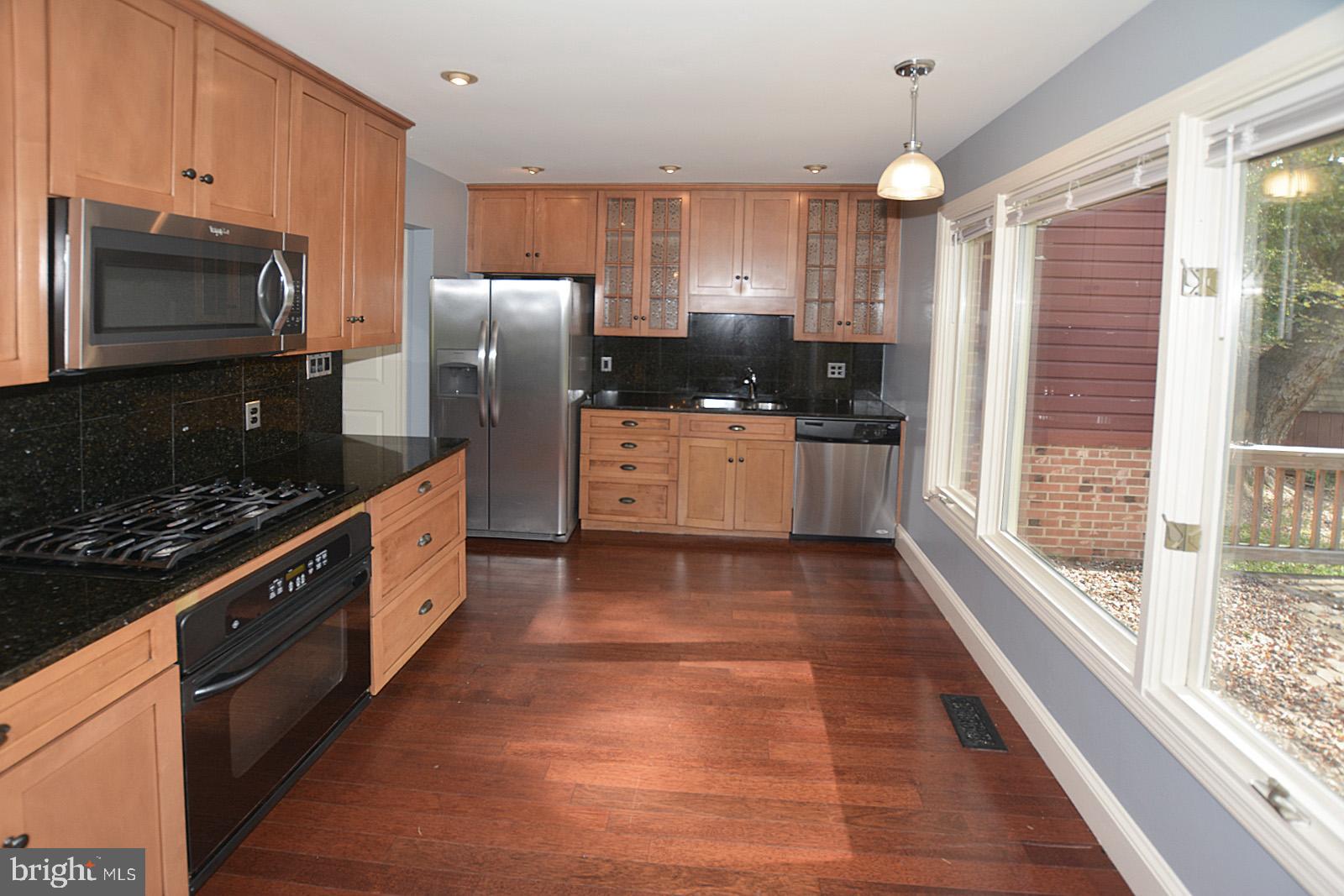 3619 Colony Road Fairfax, VA 22030 - Photo 3 of 38 Modern Kitchen