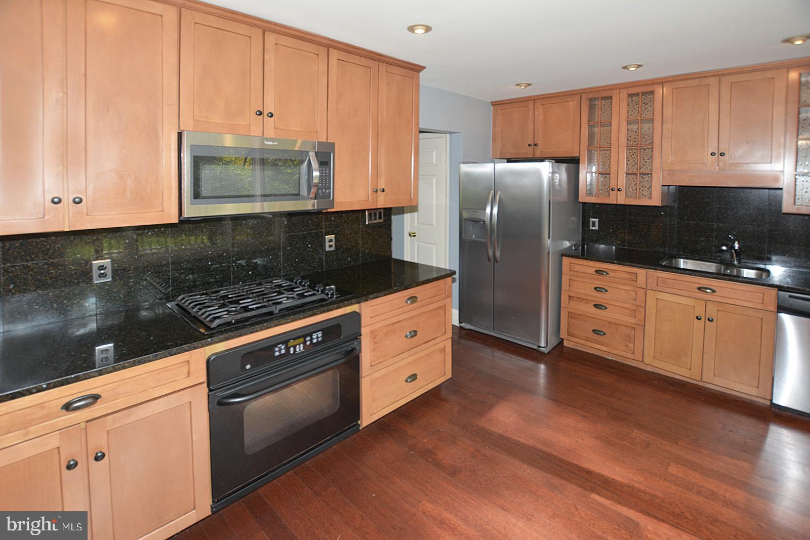 3619 Colony Road Fairfax, VA 22030 - Photo 4 of 38 Upgraded Appliances