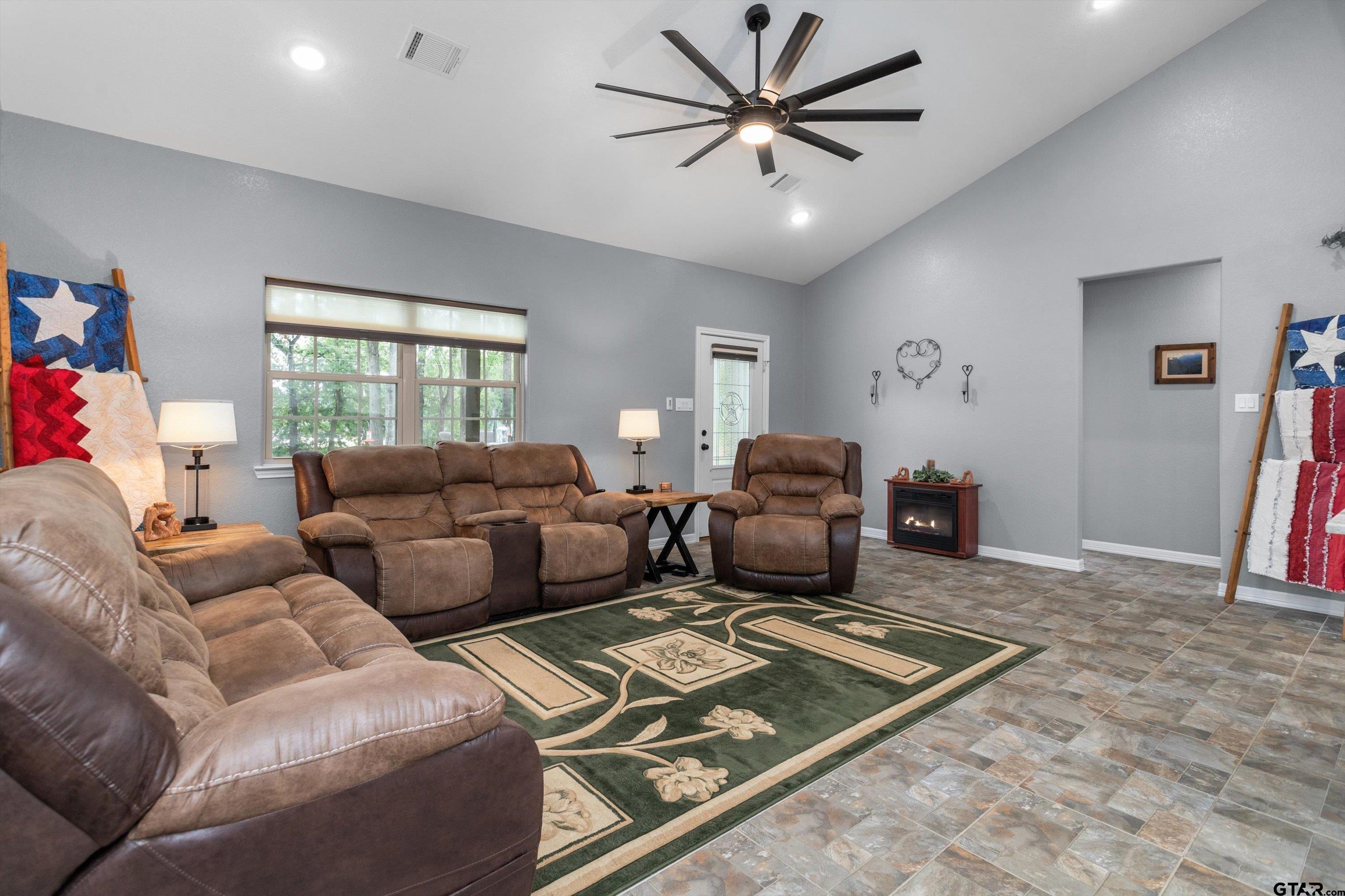 297 Hilltop Road Crockett, TX 75835 - Photo 6 of 33