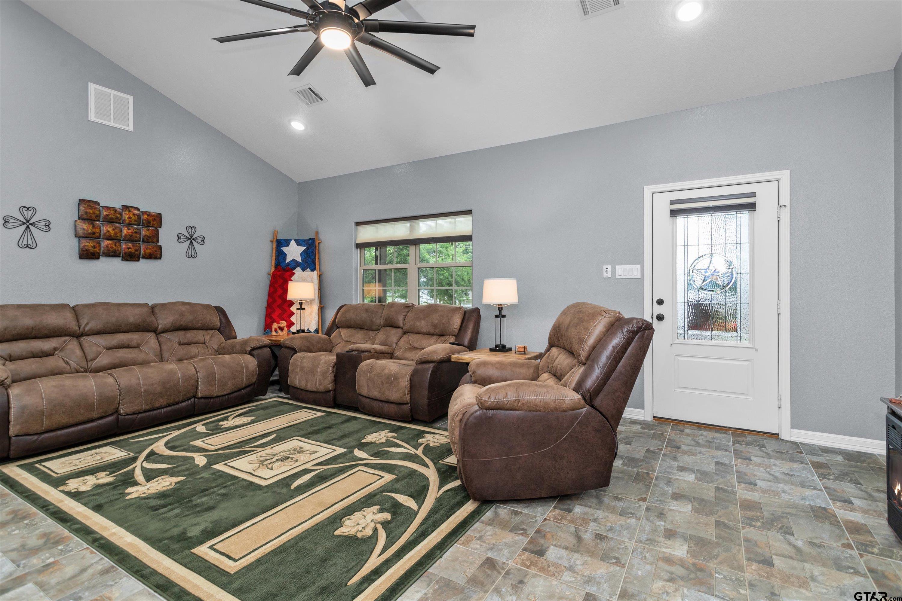 297 Hilltop Road Crockett, TX 75835 - Photo 7 of 33