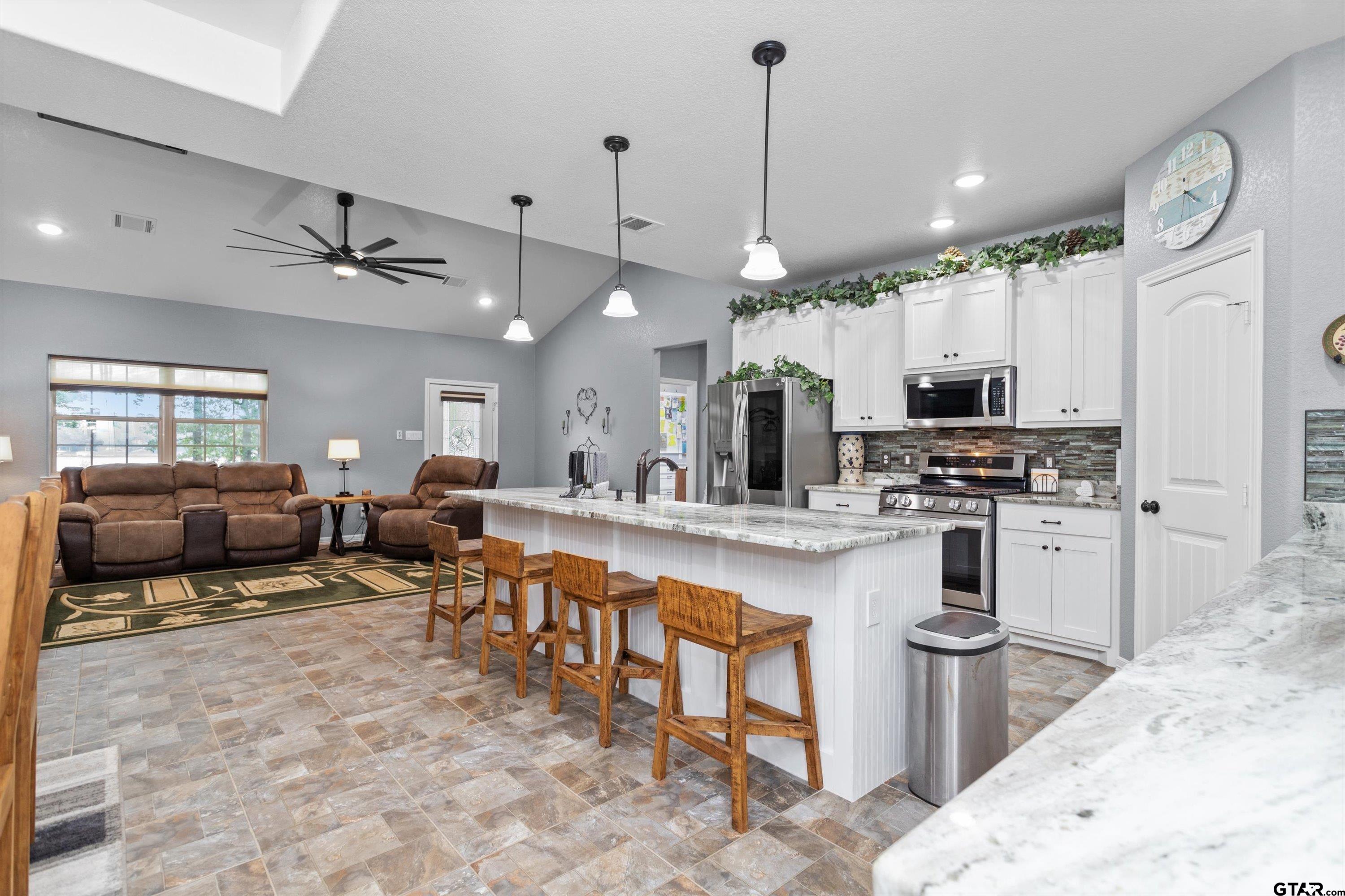 297 Hilltop Road Crockett, TX 75835 - Photo 8 of 33