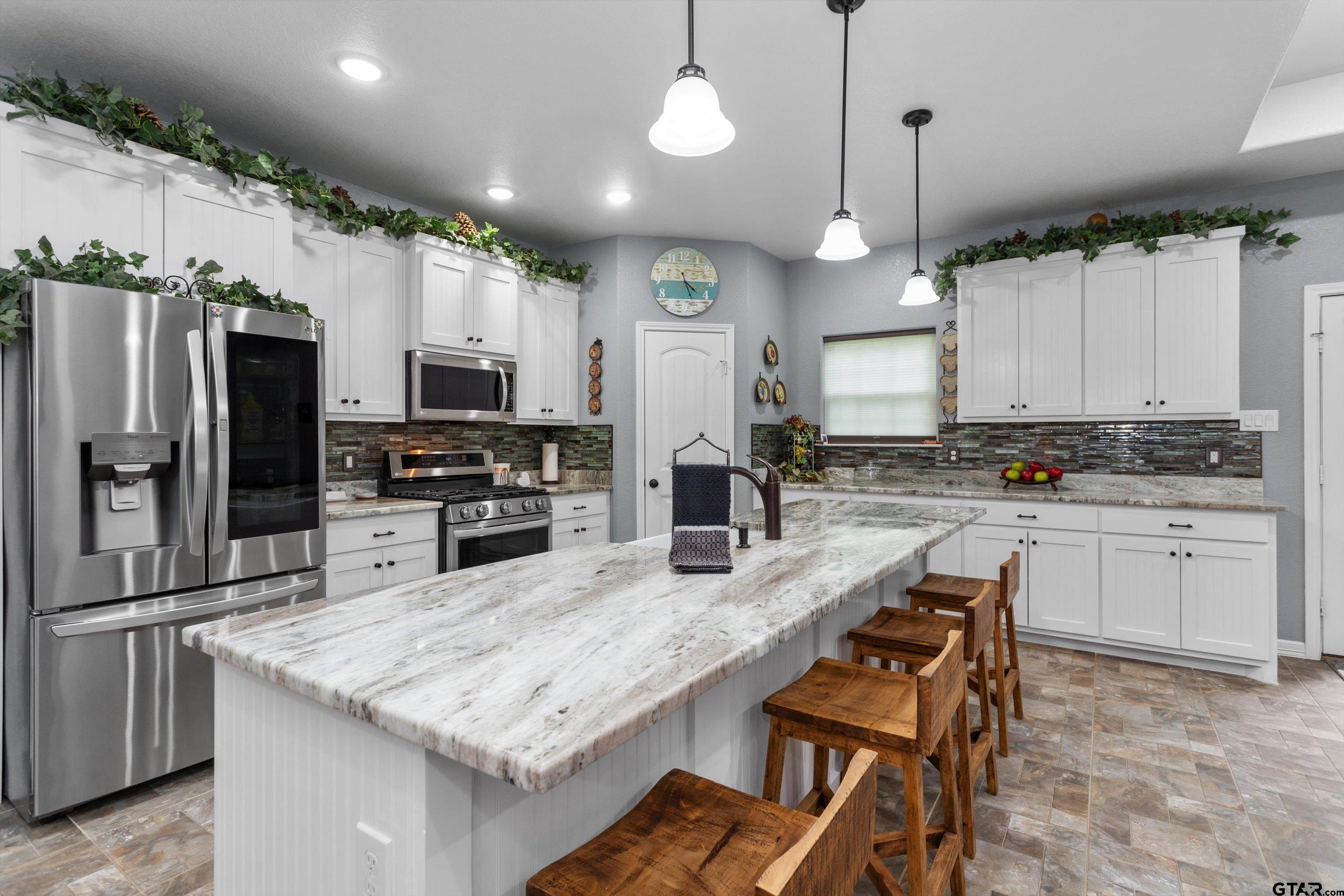 297 Hilltop Road Crockett, TX 75835 - Photo 9 of 33