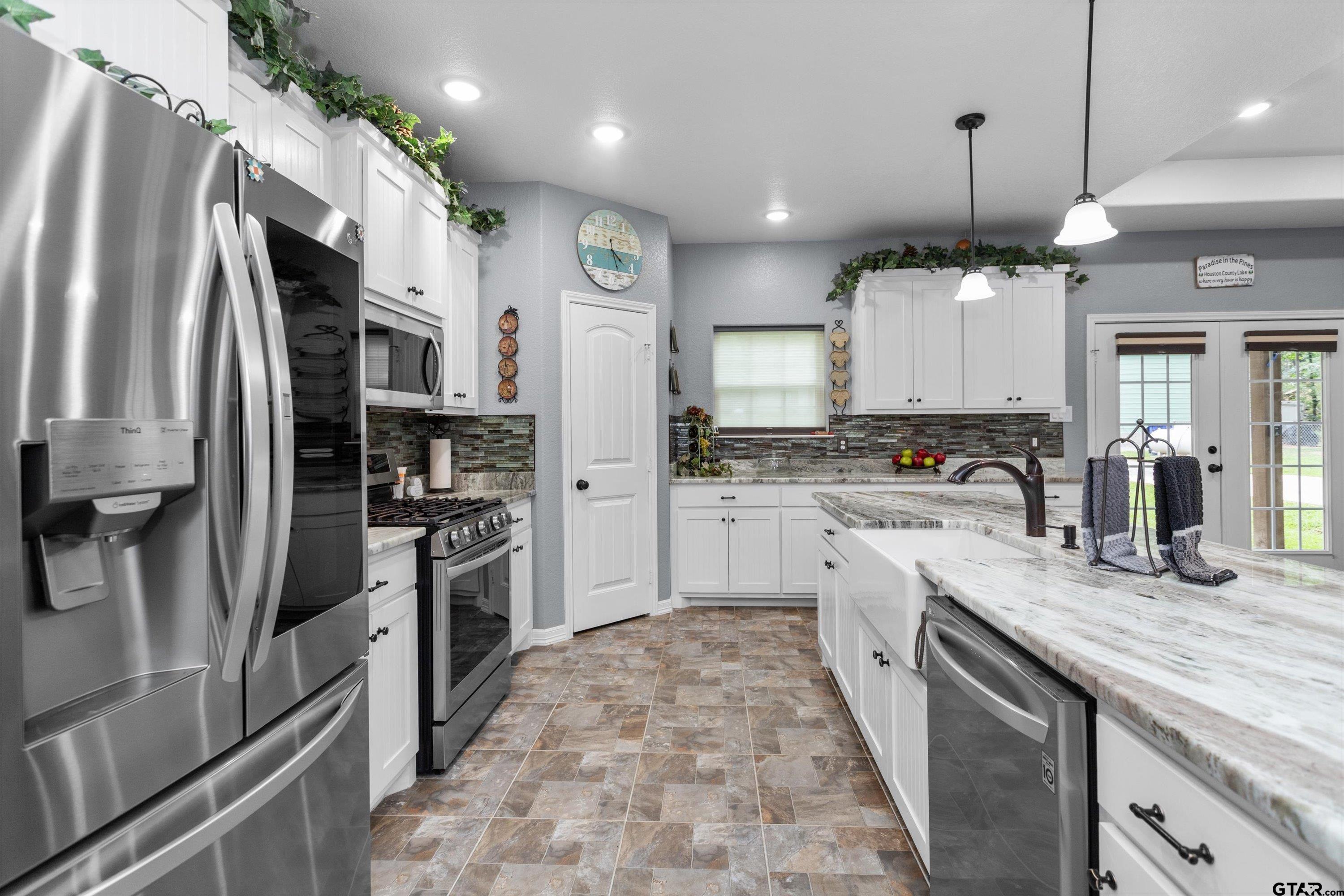 297 Hilltop Road Crockett, TX 75835 - Photo 10 of 33