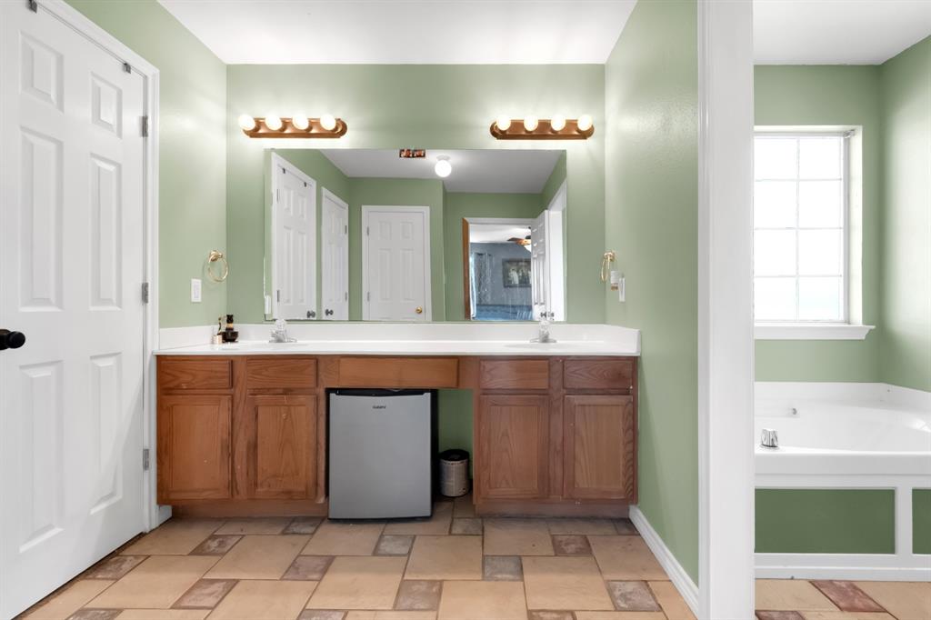 5304 East Line Road Whitewright, TX 75491 - Photo 14 of 18 Gallery Image 14