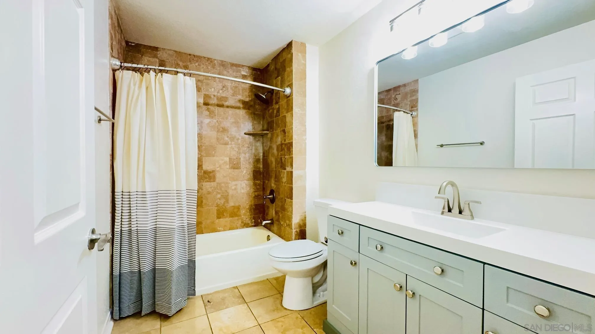 9860 Dale Avenue, Unit C12 Spring Valley, CA 91977 - Photo 10 of 17