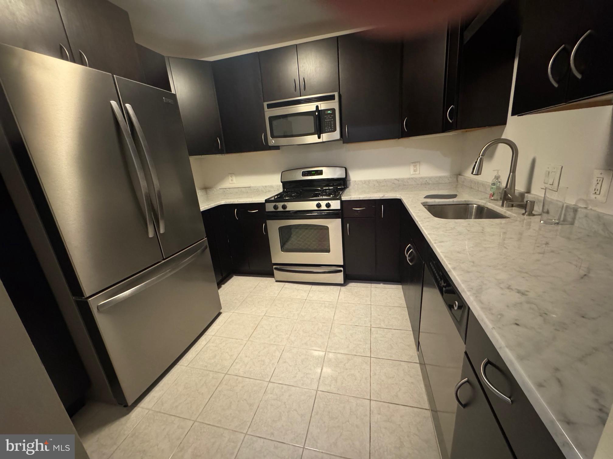 5101 River Road, Unit 1608 Bethesda, MD 20816 - Photo 14 of 38 kitchen