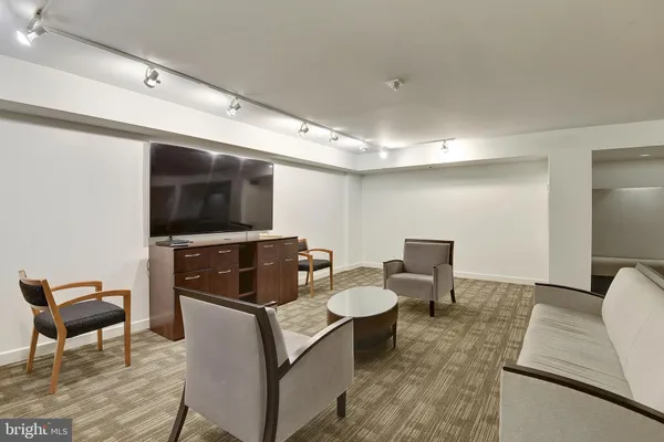 $2,300 | 5101 River Road, Unit 1608, Bethesda, MD 20816