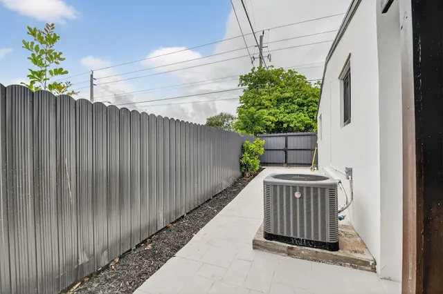 $4,000 | 5008 Parker Avenue, West Palm Beach, FL 33405