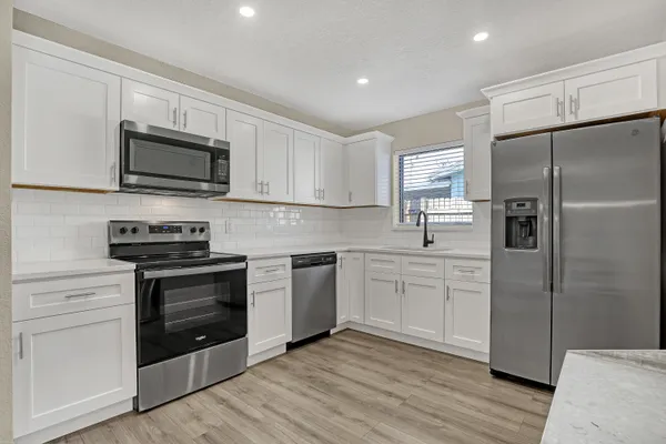 $3,150 | 1210 Skylark Lane, Lantana, FL 33462