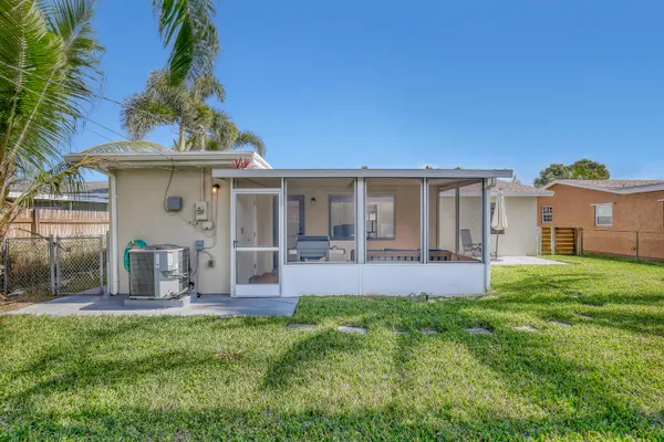 $3,150 | 1210 Skylark Lane, Lantana, FL 33462