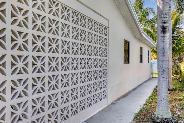 $3,150 | 1210 Skylark Lane, Lantana, FL 33462